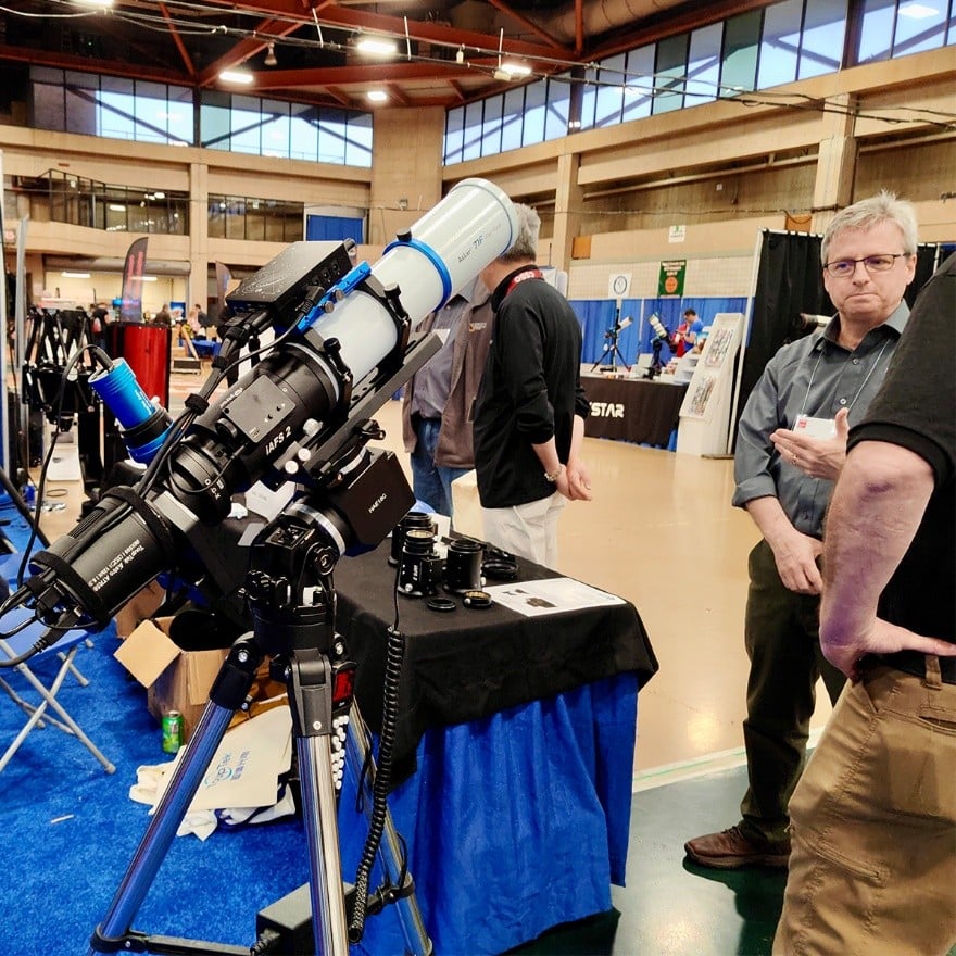 Interacción de la exposición ToupTek Astro en NEAF 2025