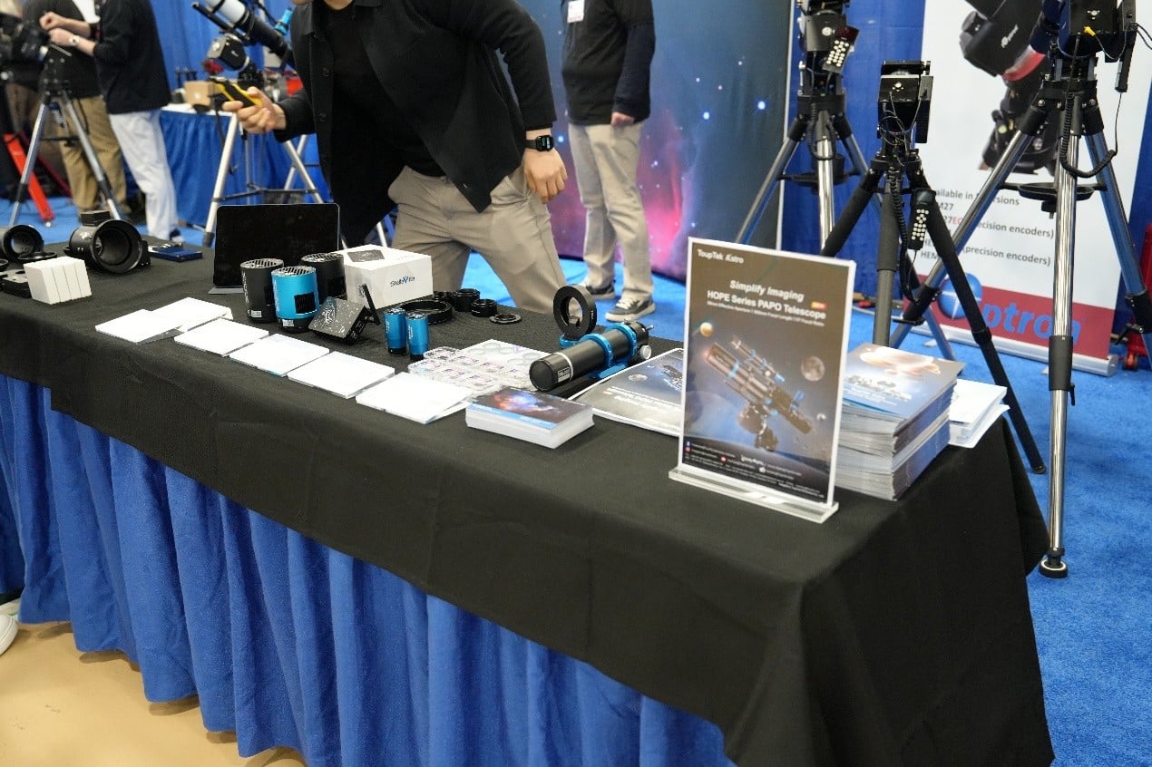 Descripción general del stand de ToupTek Astro en NEAF 2025